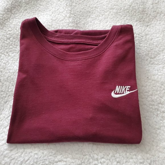 Nike  Men's T-Shirt Sportswear Club Maroon - Picture 2 of 8